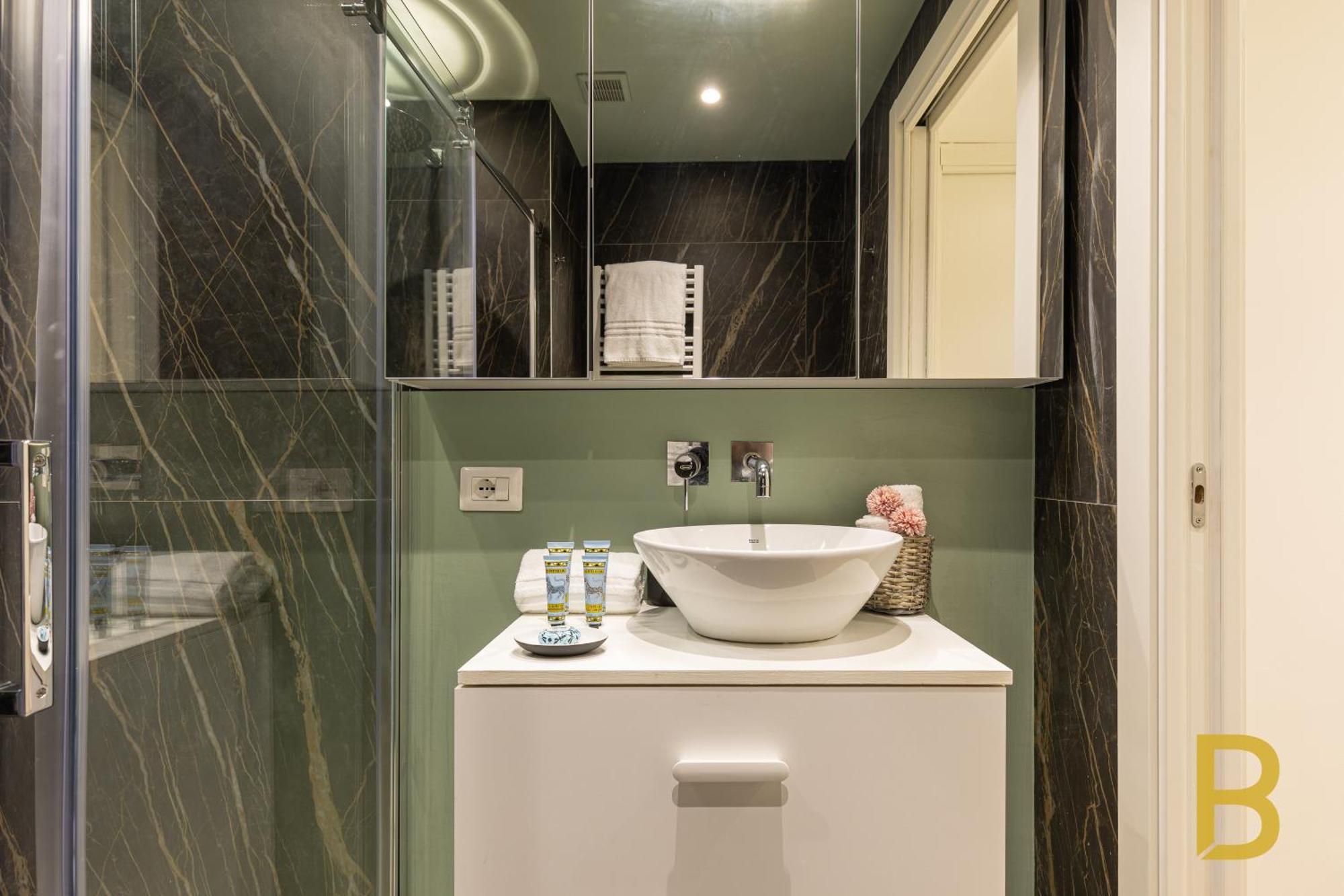 Beplace Apartments In Caiazzo Милано Екстериор снимка